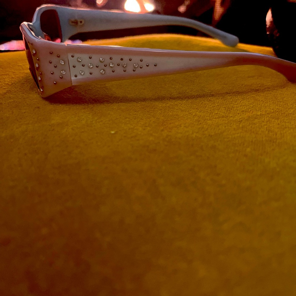 GUESS SUNGLASSES - Pink Sparkle! Frost yourself!
